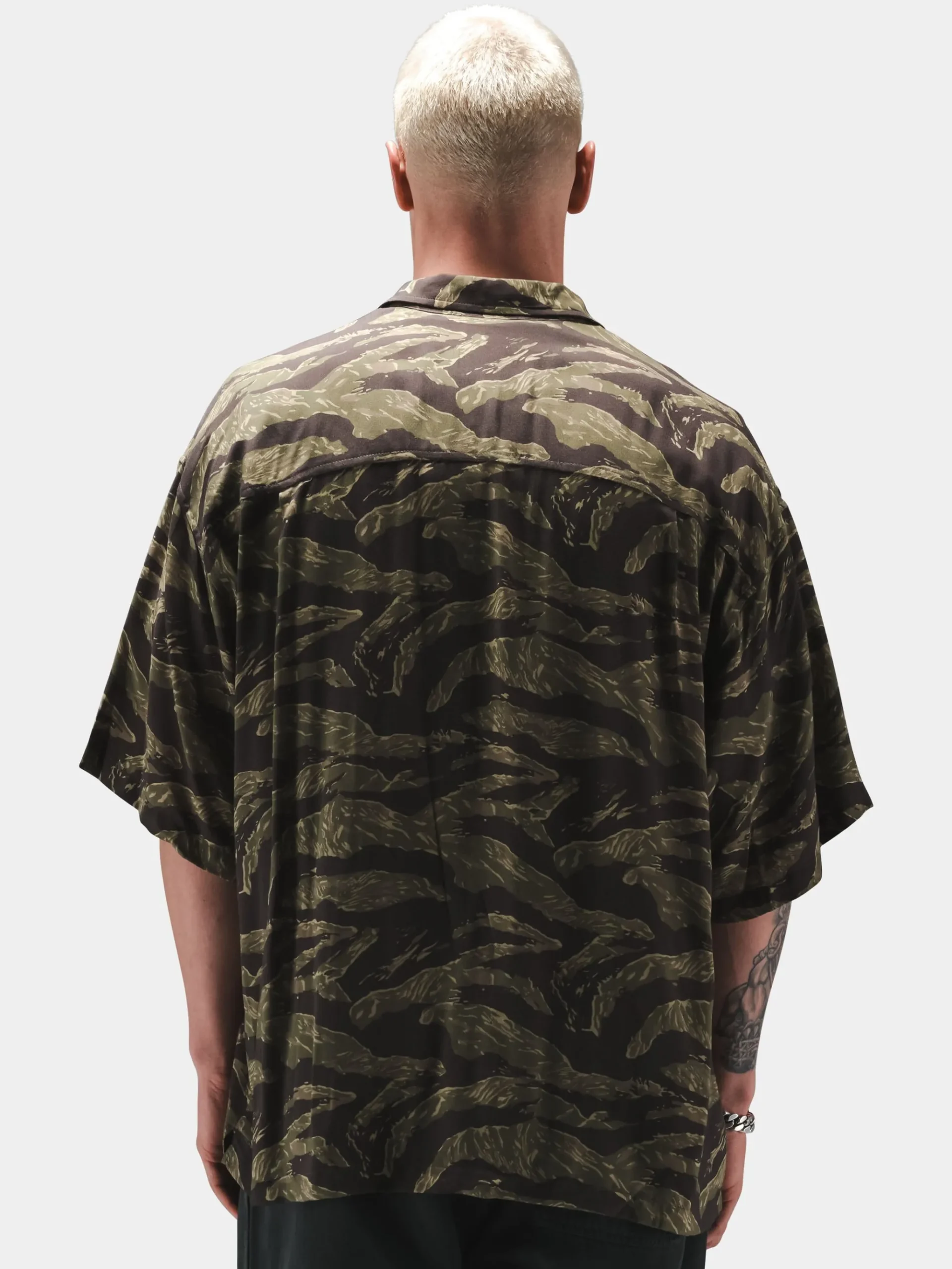CAMO RELAXED CAMP SHORT SLEEVE SHIRT