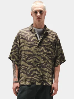 CAMO RELAXED CAMP SHORT SLEEVE SHIRT