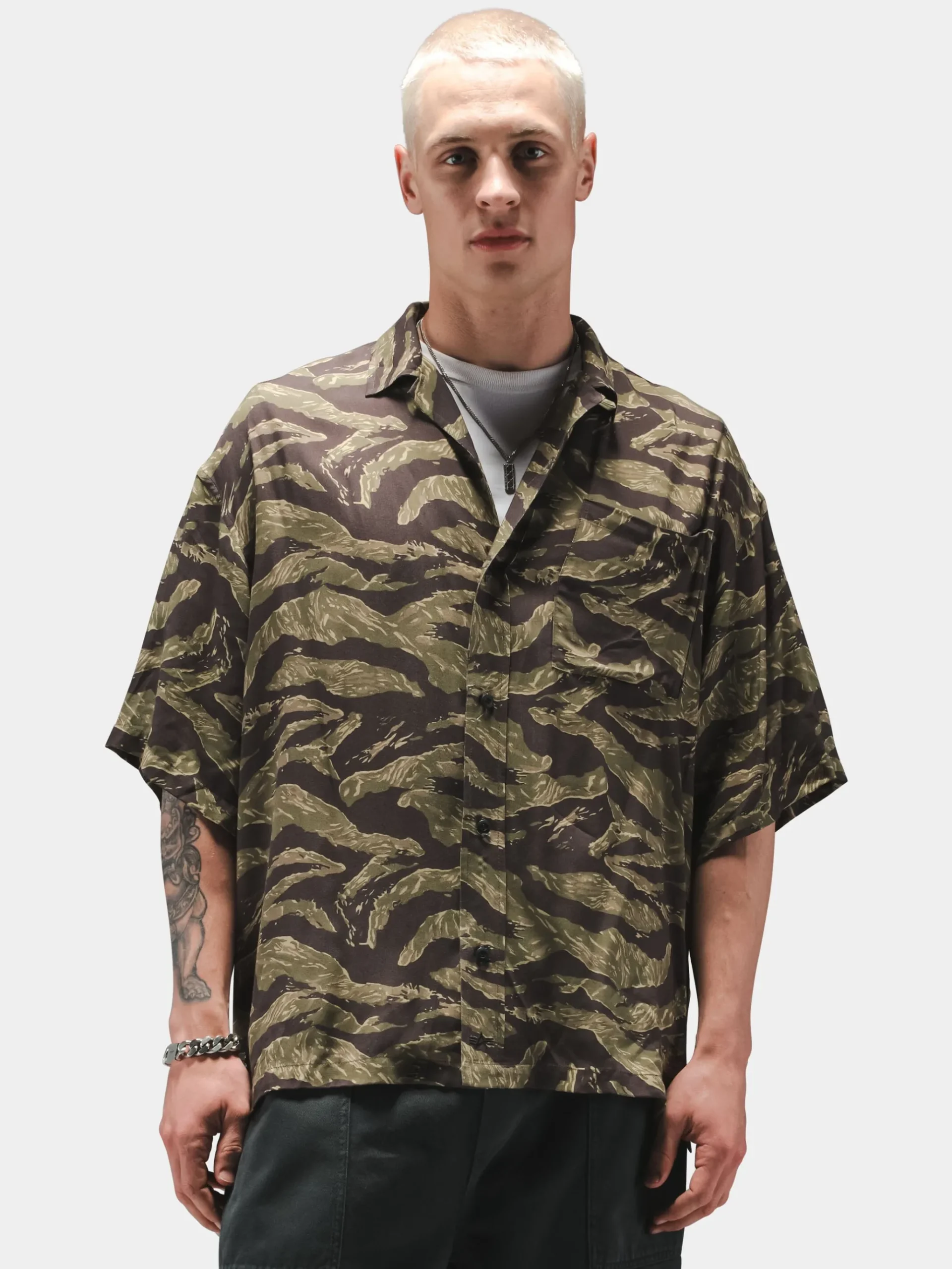 CAMO RELAXED CAMP SHORT SLEEVE SHIRT