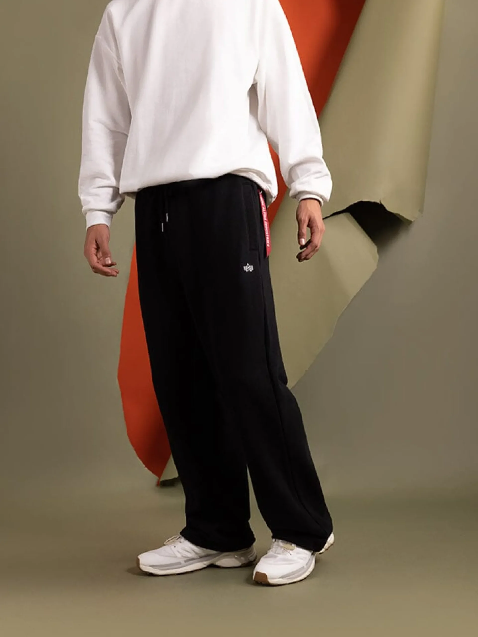 ESSENTIAL SWEATPANTS