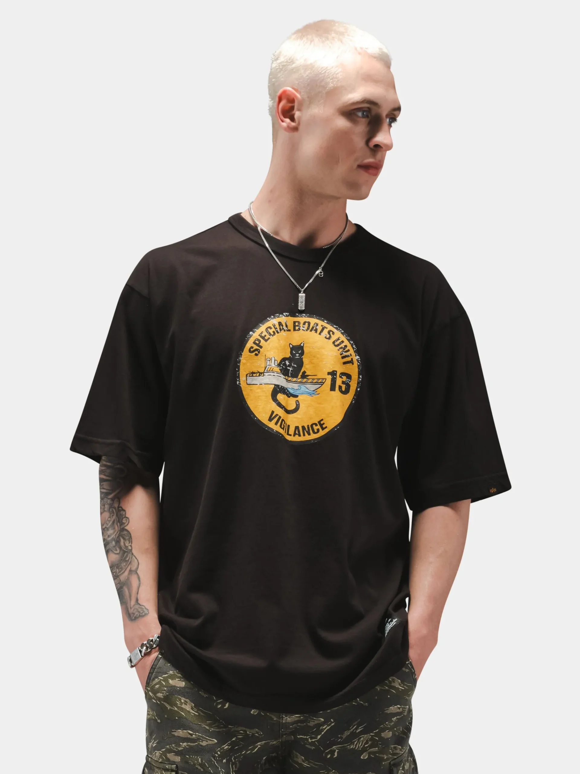 RELAXED BLACK CAT TEE
