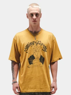 RELAXED SITTING PRETTY TEE