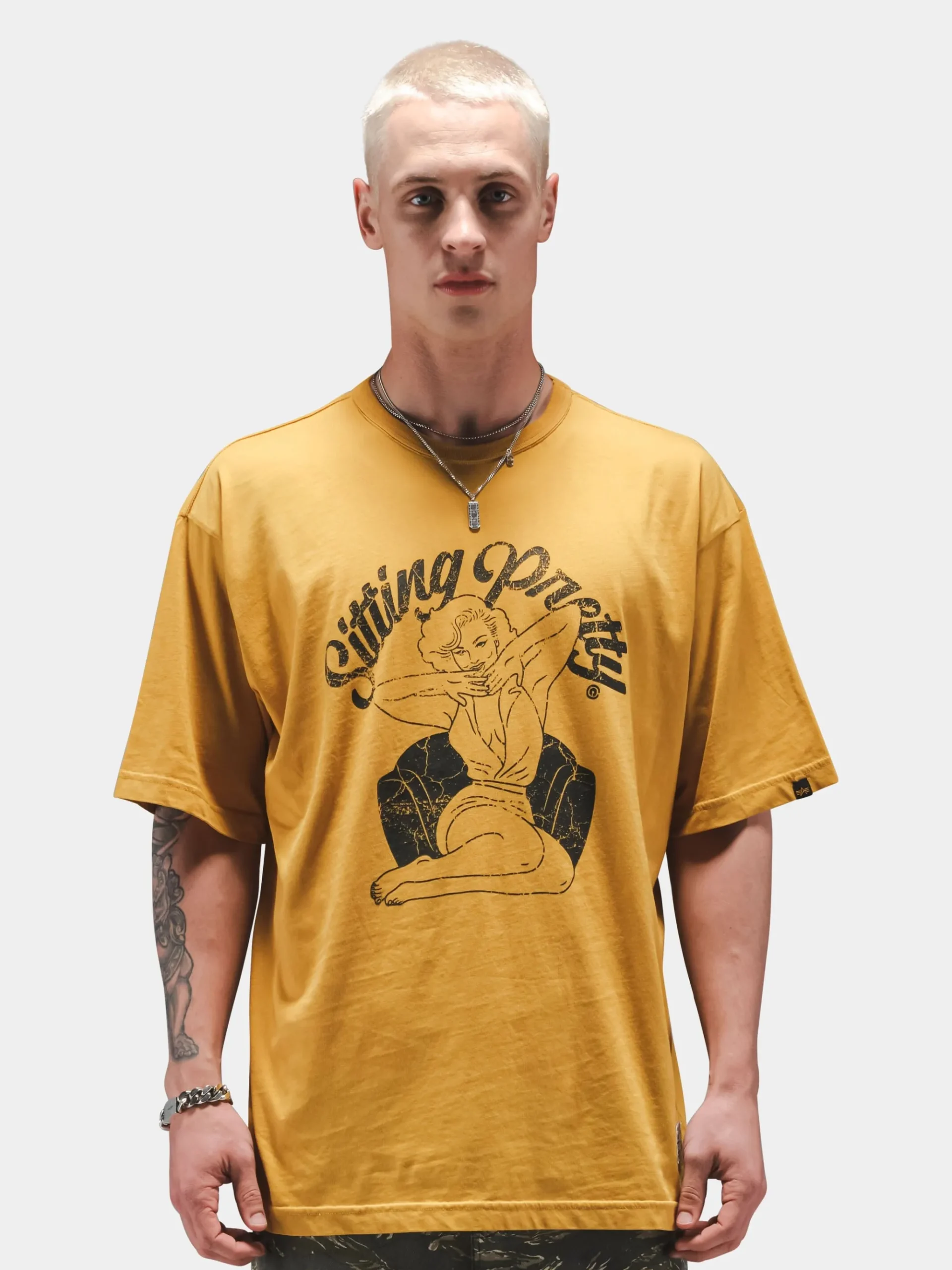 RELAXED SITTING PRETTY TEE