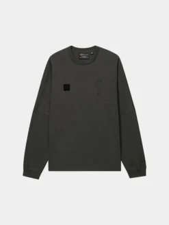 UNFRM LONG-SLEEVED GRAPHIC TEE