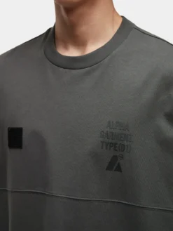 UNFRM LONG-SLEEVED GRAPHIC TEE
