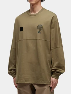 UNFRM LONG-SLEEVED GRAPHIC TEE