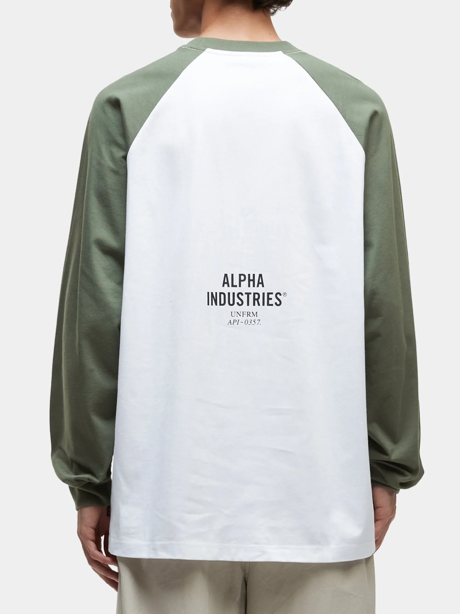 UNFRM LONG-SLEEVED RAGLAN T-SHIRT