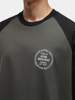 UNFRM LONG-SLEEVED RAGLAN T-SHIRT