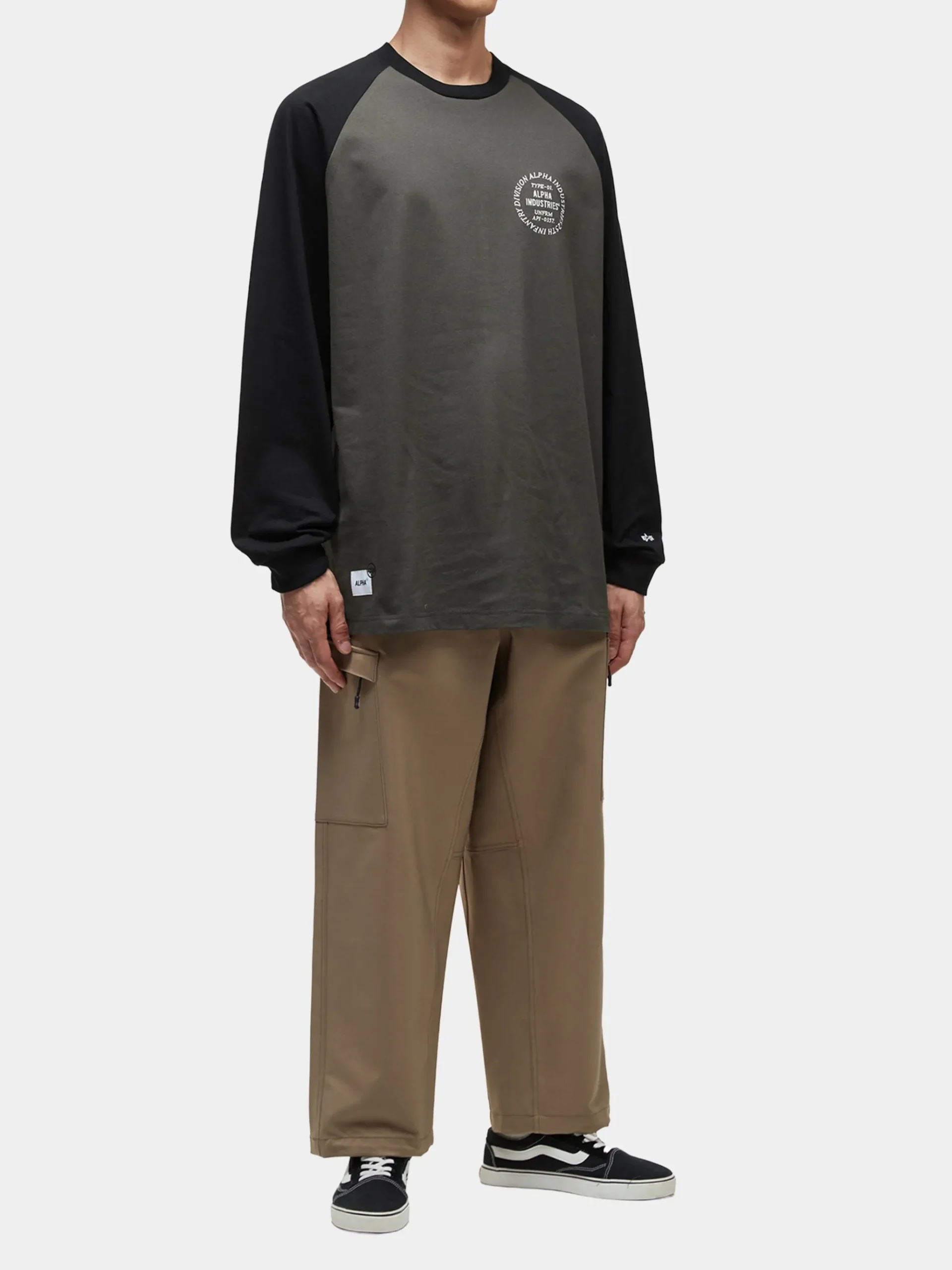 UNFRM LONG-SLEEVED RAGLAN T-SHIRT