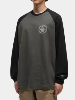 UNFRM LONG-SLEEVED RAGLAN T-SHIRT