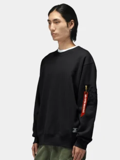 UTILITY POCKET CREWNECK