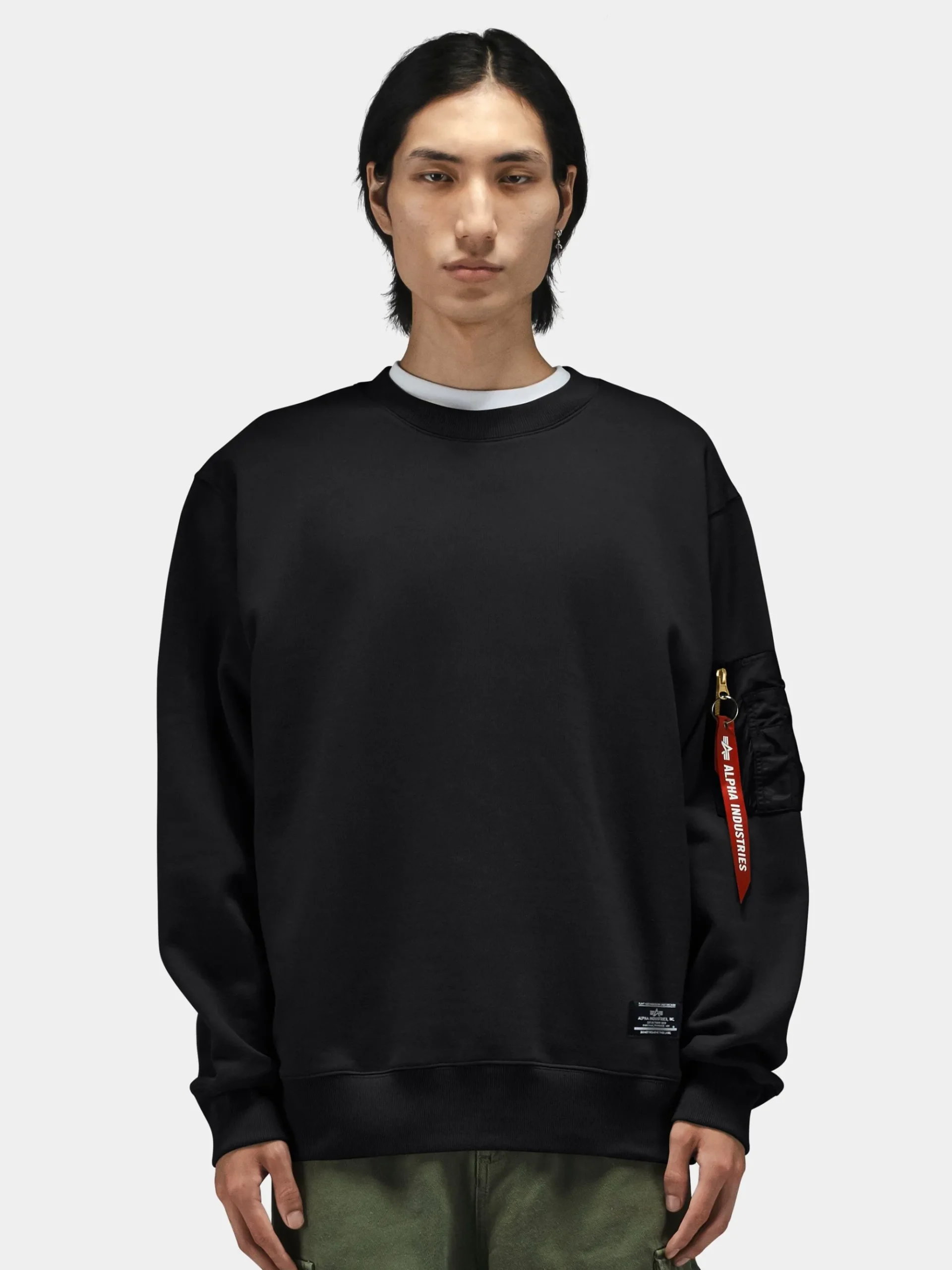 UTILITY POCKET CREWNECK