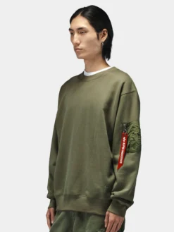 UTILITY POCKET CREWNECK